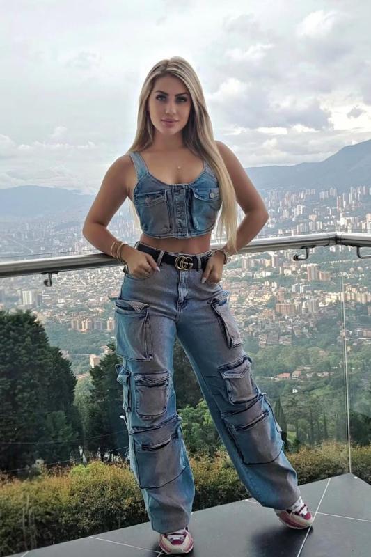 Miss Metz, modelo para fotografía de ropa en Gamarra - segunda foto